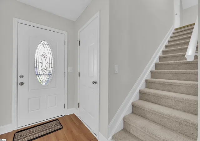 Photo 2 of Single family home for sale at 4 Raleigh Ct, Simpsonville, SC 29681 | MLS# 1592955 | Listing updated on 2026-09-24