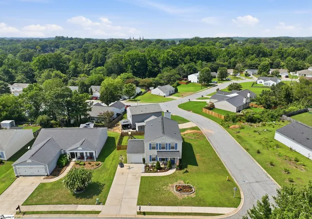 Photo 2 of Single family home for sale at 25 Willow Bend Dr, Taylors, SC 29687 | MLS# 1599510 | Listing updated on 2026-09-21