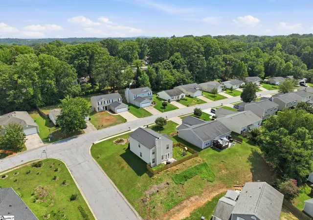 Photo 3 of Single family home for sale at 25 Willow Bend Dr, Taylors, SC 29687 | MLS# 1599510 | Listing updated on 2026-09-21