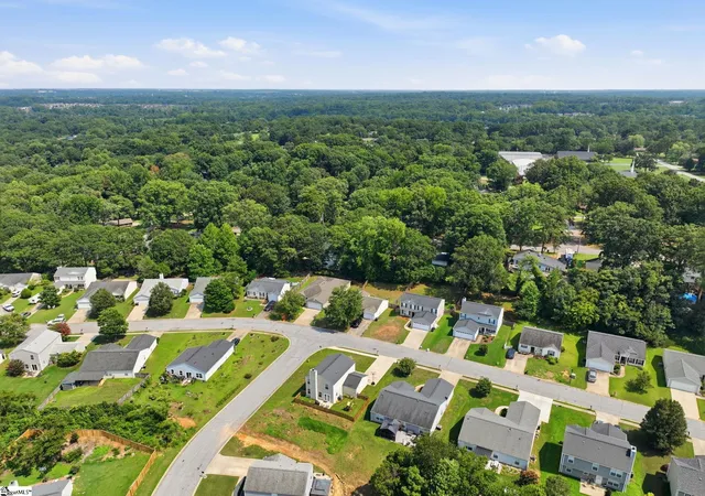 Photo 3 of Single family home for sale at 25 Willow Bend Dr, Taylors, SC 29687 | MLS# 1599510 | Listing updated on 2026-09-21