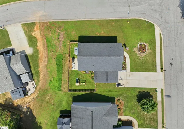 Photo 4 of Single family home for sale at 25 Willow Bend Dr, Taylors, SC 29687 | MLS# 1599510 | Listing updated on 2026-09-21
