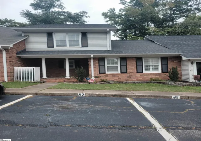 Photo 2 of Townhouse for sale at 32 Somersett Dr, Spartanburg, SC 29301 | MLS# 1593050 | Listing updated on 2026-09-02