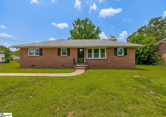 Photo 1 of Single family home for sale at 400 Mcabee Rd, Roebuck, SC 29376 | MLS# 1600866 | Listing updated on 2026-08-14