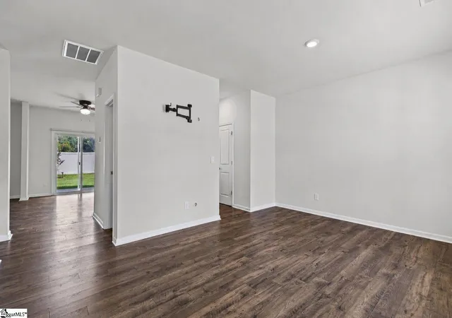 Photo 3 of Single family home for sale at 219 Darrowby Wy, Simpsonville, SC 29680 | MLS# 1599997 | Listing updated on 2026-09-04