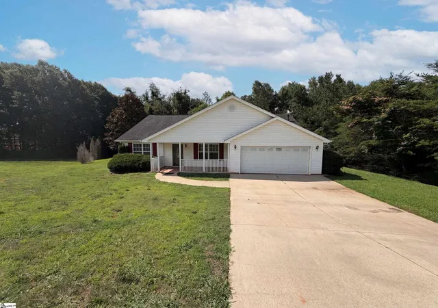 Homes for sale in Taylors, SC | 16 Red Mile Wy, Taylors, SC 29687 | MLS# 1595712