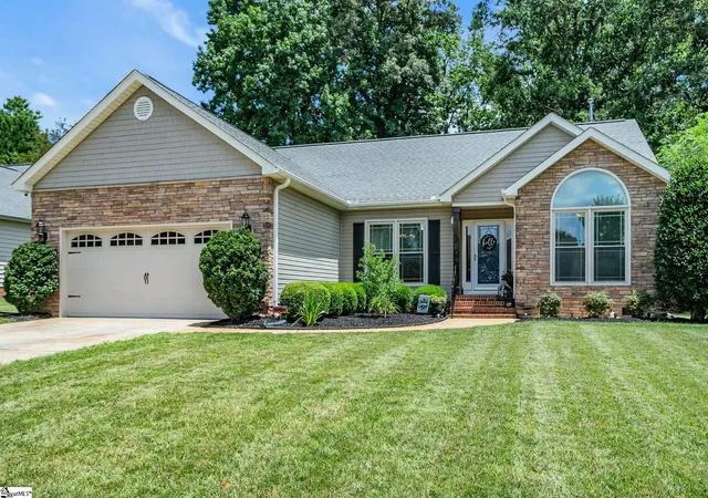 Photo 1 of Single family home for sale at 6 Kingsbury Wy, Greenville, SC 29617 | MLS# 1598546 | Listing updated on 2026-08-18
