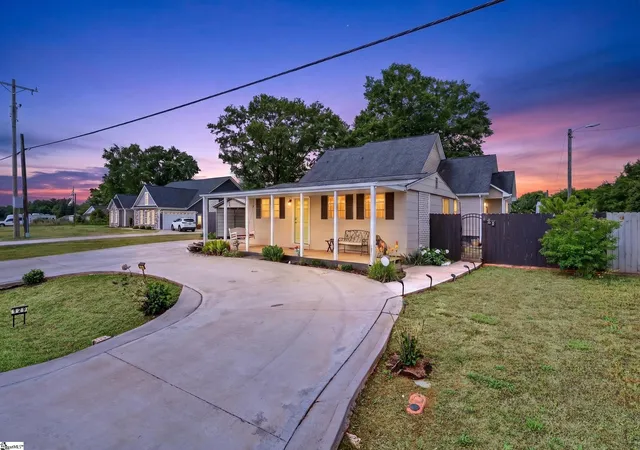 Photo 1 of Single family home for sale at 129 Gano Dr, Woodruff, SC 29688 | MLS# 1590118 | Listing updated on 2026-10-05