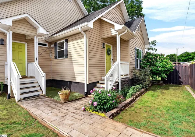 Photo 2 of Single family home for sale at 129 Gano Dr, Woodruff, SC 29688 | MLS# 1590118 | Listing updated on 2026-10-05