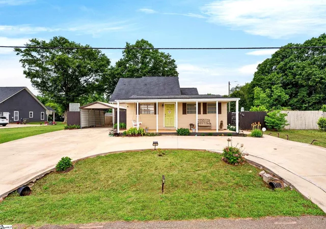 Photo 3 of Single family home for sale at 129 Gano Dr, Woodruff, SC 29688 | MLS# 1590118 | Listing updated on 2026-10-05