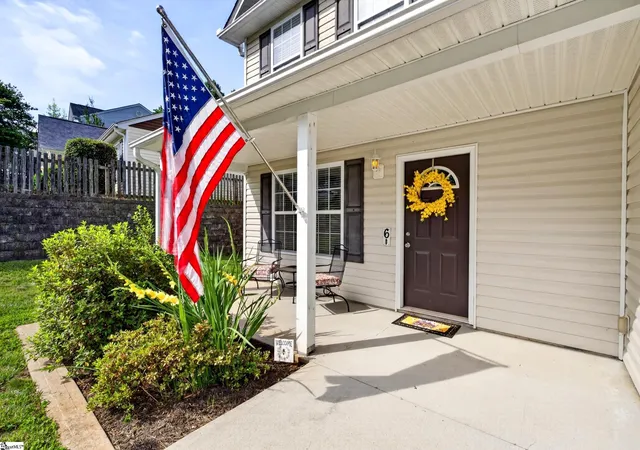 Photo 3 of Single family home for sale at 6 Red Shirt Ct, Greer, SC 29651 | MLS# 1594165 | Listing updated on 2026-09-09