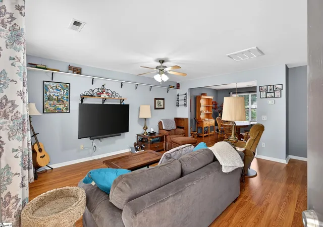 Photo 4 of Single family home for sale at 6 Red Shirt Ct, Greer, SC 29651 | MLS# 1594165 | Listing updated on 2026-09-09