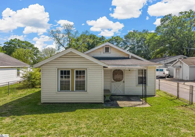 Photo 1 of Single family home for sale at 265 New Cut Rd, Spartanburg, SC 29301 | MLS# 1588037 | Listing updated on 2026-07-16