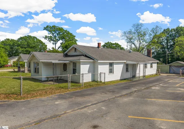 Photo 2 of Single family home for sale at 265 New Cut Rd, Spartanburg, SC 29301 | MLS# 1588037 | Listing updated on 2026-07-16