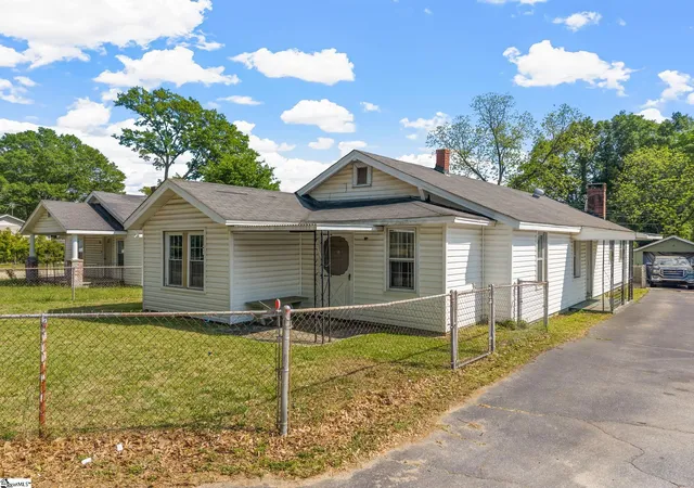 Photo 3 of Single family home for sale at 265 New Cut Rd, Spartanburg, SC 29301 | MLS# 1588037 | Listing updated on 2026-07-16