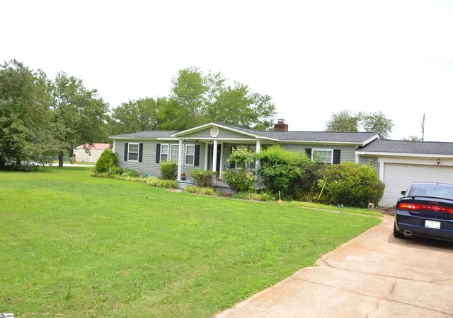 Photo 2 of Single family home for sale at 733 Brockman Mcclimon Rd, Greer, SC 29651 | MLS# 1596910 | Listing updated on 2026-07-08