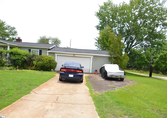 Photo 3 of Single family home for sale at 733 Brockman Mcclimon Rd, Greer, SC 29651 | MLS# 1596910 | Listing updated on 2026-07-08