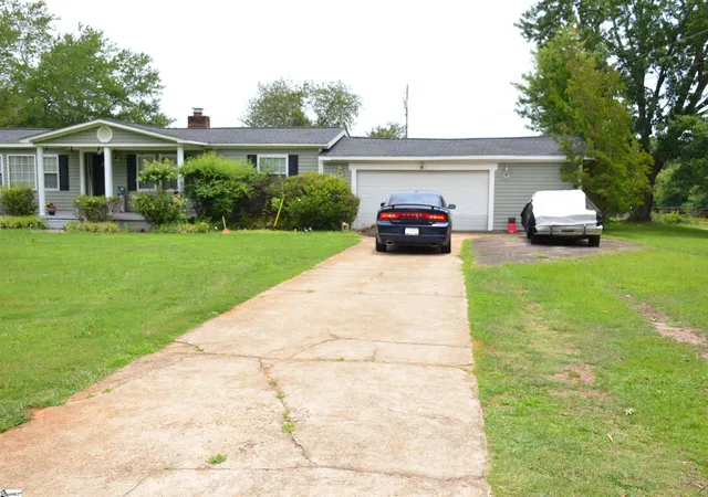 Photo 4 of Single family home for sale at 733 Brockman Mcclimon Rd, Greer, SC 29651 | MLS# 1596910 | Listing updated on 2026-07-08