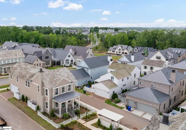 Photo 3 of Single family home for sale at 2 Belgard Dr, Greenville, SC 29615 | MLS# 1577944 | Listing updated on 2026-08-29