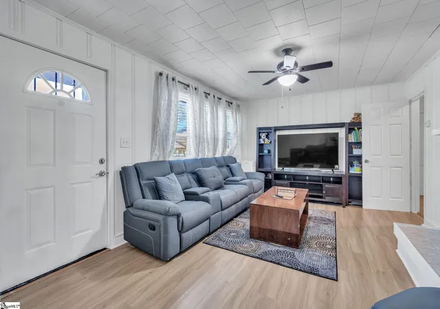 Photo 3 of Single family home for sale at 121 Fox Dr, Spartanburg, SC 29302 | MLS# 1601937 | Listing updated on 2026-08-26