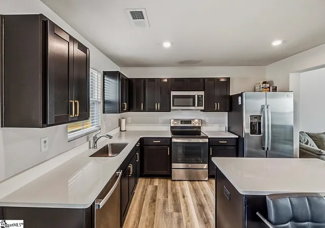 Photo 4 of Townhouse for sale at 16 Verdant Leaf Wy, Greenville, SC 29617 | MLS# 1593635 | Listing updated on 2026-09-17