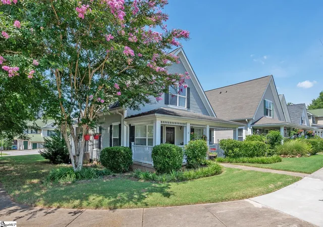 Photo 2 of Single family home for sale at 18 Fleming St, Greenville, SC 29607 | MLS# 1600914 | Listing updated on 2026-09-21