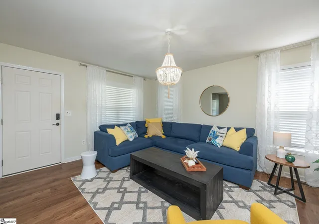 Photo 4 of Single family home for sale at 18 Fleming St, Greenville, SC 29607 | MLS# 1600914 | Listing updated on 2026-09-21