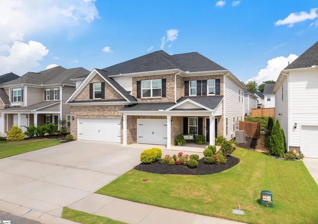 Photo 2 of Single family home for sale at 204 Reseda Dr, Greenville, SC 29607 | MLS# 1602445 | Listing updated on 2026-09-08