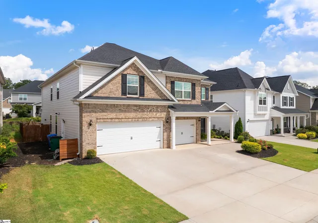 Photo 2 of Single family home for sale at 204 Reseda Dr, Greenville, SC 29607 | MLS# 1602445 | Listing updated on 2026-09-08