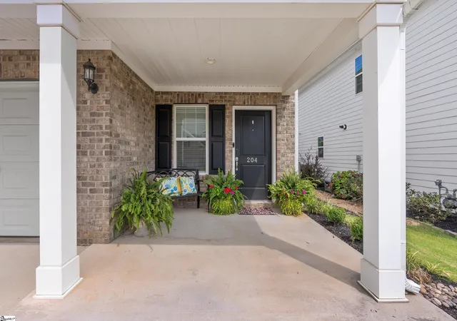 Photo 3 of Single family home for sale at 204 Reseda Dr, Greenville, SC 29607 | MLS# 1602445 | Listing updated on 2026-09-08