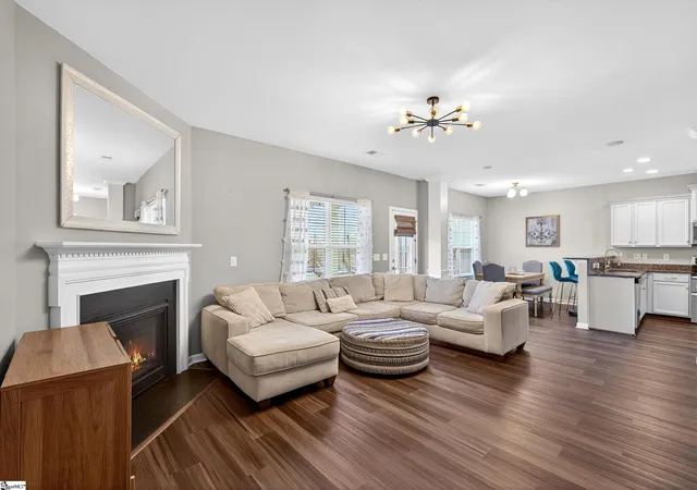 Photo 4 of Single family home for sale at 405 Gibby Ln, Simpsonville, SC 29681 | MLS# 1597619 | Listing updated on 2026-10-22