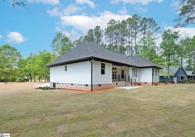 3rd image of 201 Compass Pt, Ninety Six, SC 29666 | MLS# 1589504