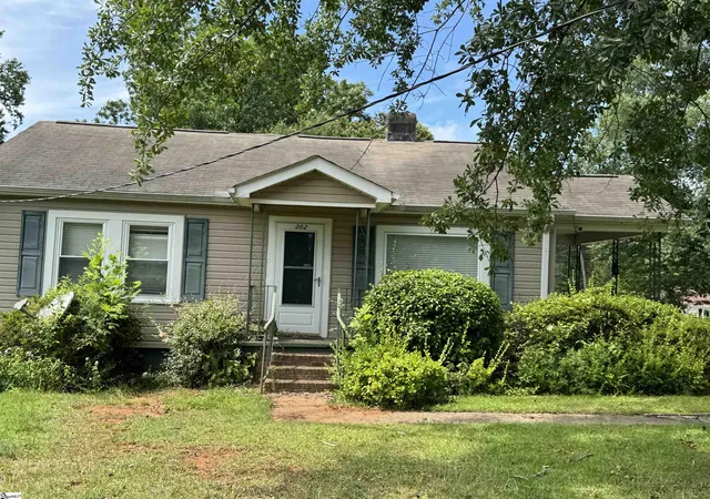 Homes for sale in Travelers Rest, SC | 302 West Rd, Travelers Rest, SC 29690 | MLS# 1596446