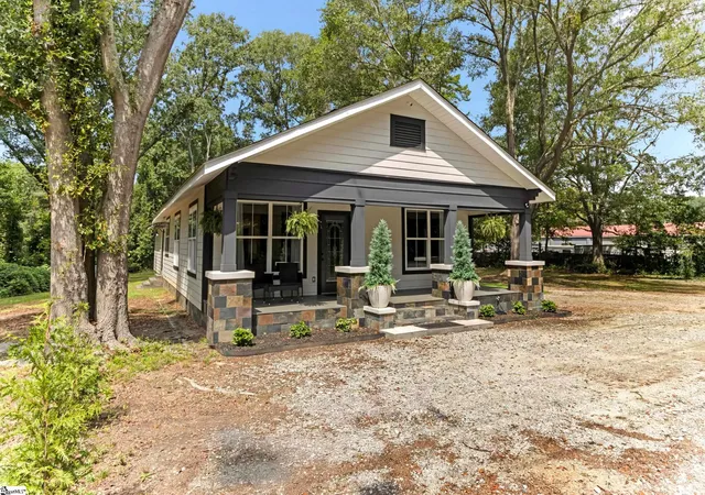 Photo 3 of Single family home for sale at 900 Irwin Ave, Spartanburg, SC 29306 | MLS# 1601715 | Listing updated on 2026-09-21