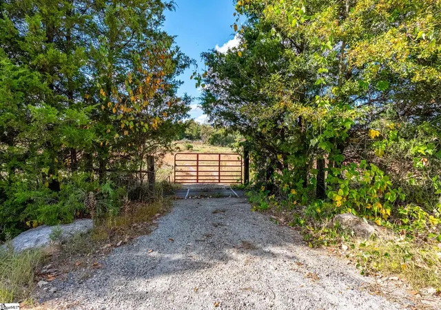 Photo 4 of House for sale at Thackston Rd, Fountain Inn, SC 29644 | MLS# 1511745 | Listing updated on 2025-11-21