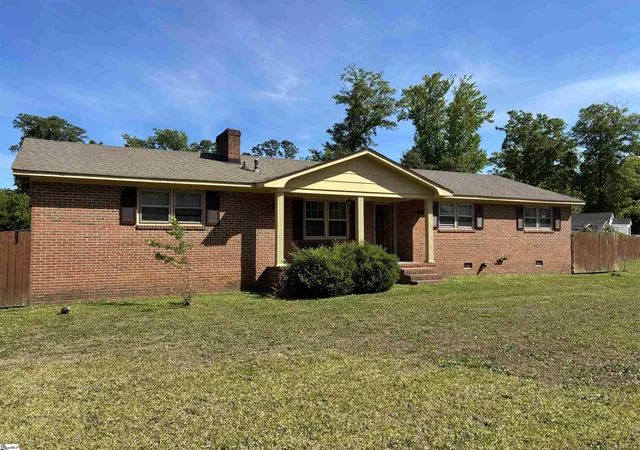 Homes for sale in Clinton, SC | 308 N Adair St, Clinton, SC 29325 | MLS# 1590725