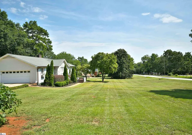 Photo 3 of Single family home for sale at 3001 River Rd, Piedmont, SC 29673 | MLS# 1600833 | Listing updated on 2026-09-01