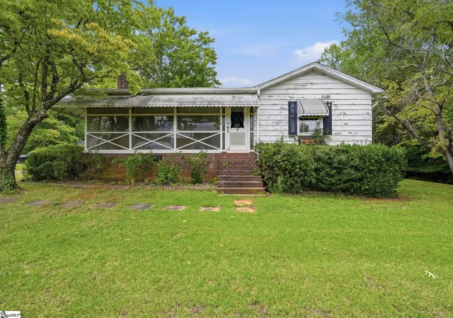 Photo 1 of Sale Pending at 129 Evelyn Dr, Greenville, SC 29605 | MLS# 1600165 | Listing updated on 2026-09-15