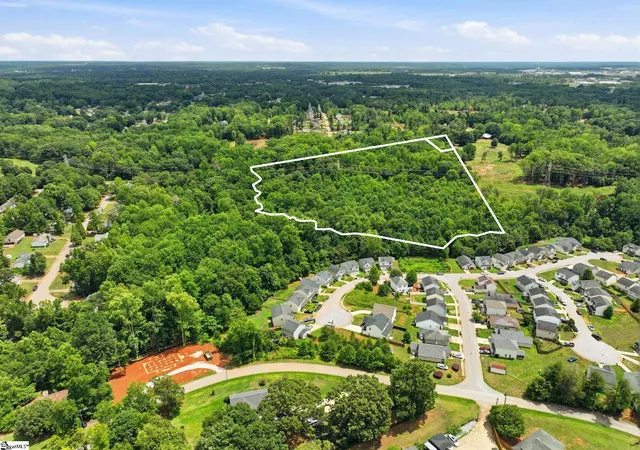Photo 2 of Sale Pending at 129 Evelyn Dr, Greenville, SC 29605 | MLS# 1600165 | Listing updated on 2026-09-15