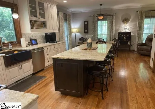 Photo 3 of Sale Pending at 102 Laurel Oak Trl, Simpsonville, SC 29681 | MLS# 1597864 | Listing updated on 2026-10-01
