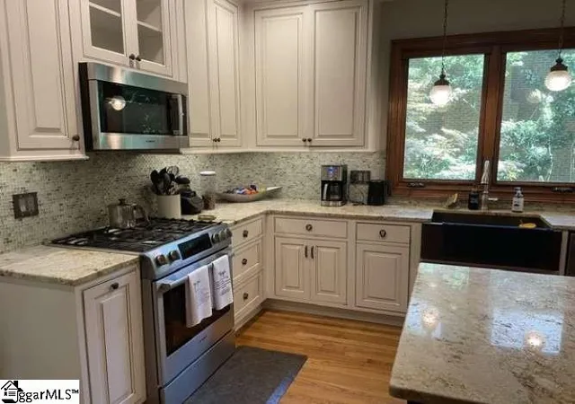 Photo 3 of Sale Pending at 102 Laurel Oak Trl, Simpsonville, SC 29681 | MLS# 1597864 | Listing updated on 2026-10-01