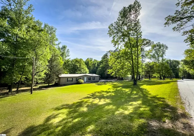Photo 2 of Manufactured home for sale at 176 Woodside Rd, Simpsonville, SC 29680 | MLS# 1589465 | Listing updated on 2026-06-04