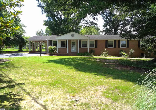 Photo 1 of Sale Pending at 204 Sycamore Dr, Mauldin, SC 29662 | MLS# 1601754 | Listing updated on 2026-09-10