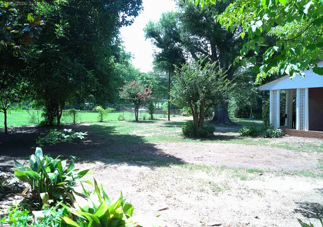 Photo 2 of Sale Pending at 204 Sycamore Dr, Mauldin, SC 29662 | MLS# 1601754 | Listing updated on 2026-09-10