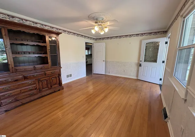 Photo 4 of Sale Pending at 204 Sycamore Dr, Mauldin, SC 29662 | MLS# 1601754 | Listing updated on 2026-09-10