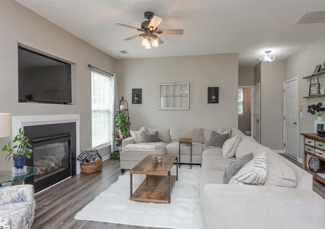 Photo 2 of Single family home for sale at 9 Scofield Ct, Greer, SC 29650 | MLS# 1597721 | Listing updated on 2026-10-26