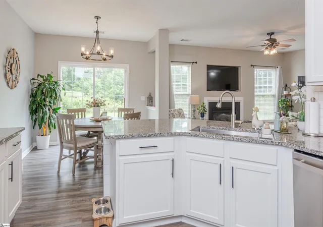 Photo 3 of Single family home for sale at 9 Scofield Ct, Greer, SC 29650 | MLS# 1597721 | Listing updated on 2026-10-26