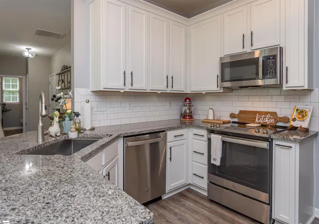 Photo 4 of Single family home for sale at 9 Scofield Ct, Greer, SC 29650 | MLS# 1597721 | Listing updated on 2026-10-26