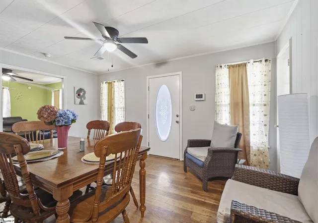 Photo 4 of Single family home for sale at 304 Stuart St, Laurens, SC 29360 | MLS# 1598962 | Listing updated on 2026-09-23