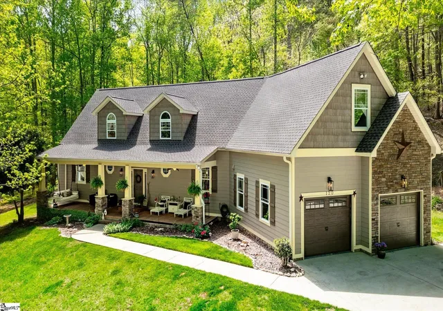 Photo 3 of Single family home for sale at 120 Hungate Dr, Travelers Rest, SC 29690 | MLS# 1589910 | Listing updated on 2026-05-20