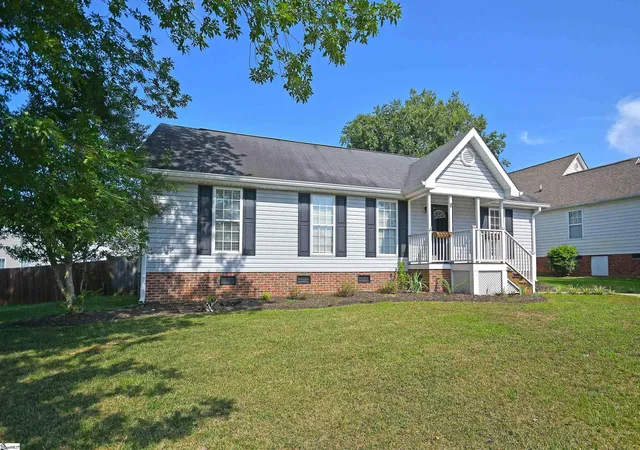 Photo 2 of Single family home for sale at 8 Montvale Dr, Simpsonville, SC 29681 | MLS# 1598328 | Listing updated on 2026-09-23